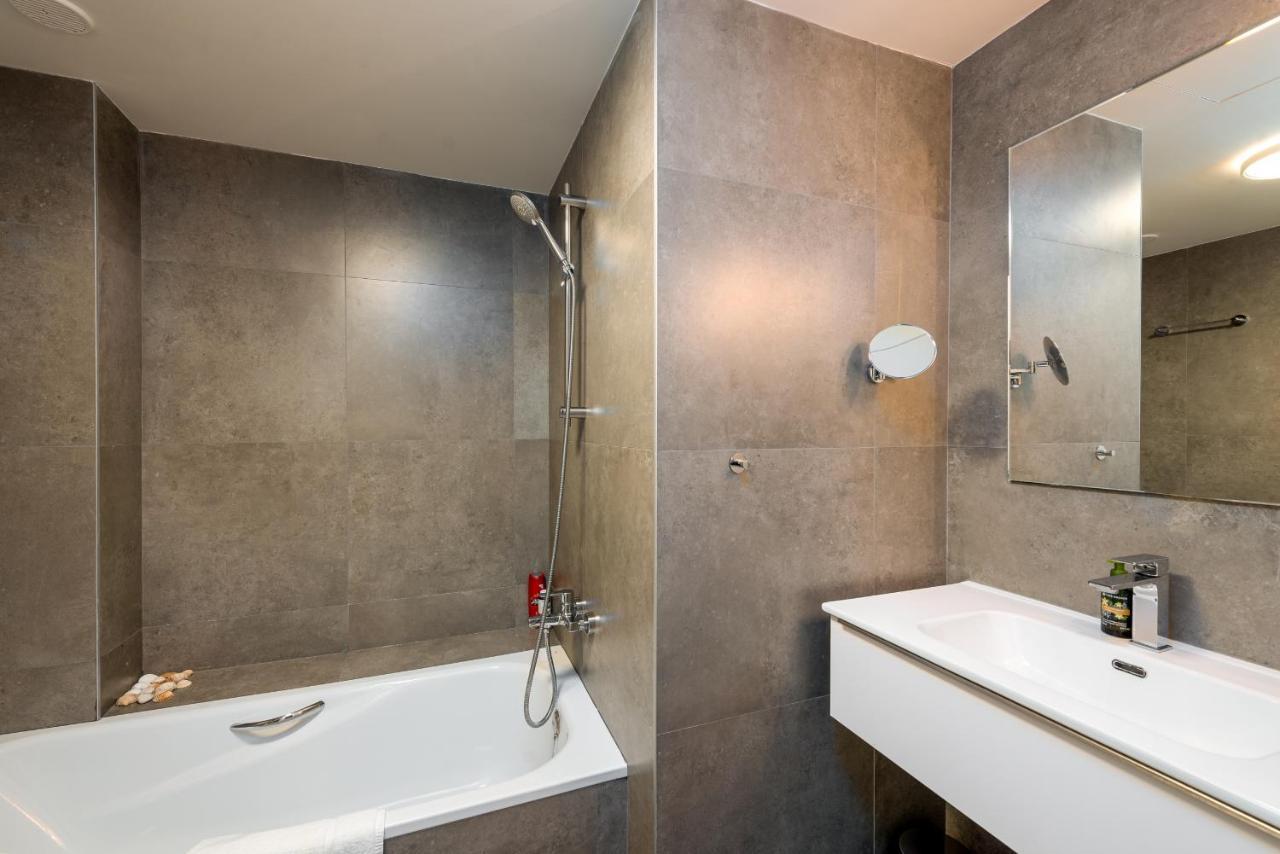 Luxurious Apartment With Sea Views Blue Suites B2-103 Manilva Kültér fotó